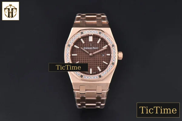 Foto frontal — Royal Oak Ladies 67651OR 33mm ZF RG Diamond Chocolate Dial RG Bracelet Quartz