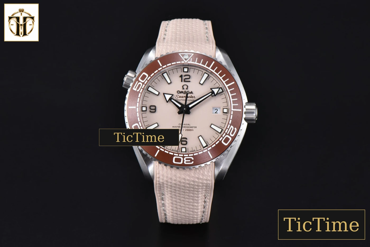 Vista frontal — Planet Ocean 43.5mm VSF Brown Salmon Dial Rubber Strap A8900