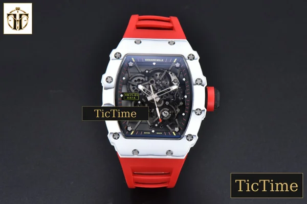 Foto frontal — RM035-02 42mm T+F White Forged Carbon Black Skeleton Dial Red Crown Red Rubber Strap RMUL2