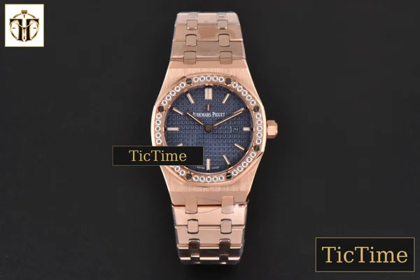 Foto frontal — Royal Oak Ladies 33mm 8F RG Diamond Blue Dial RG Bracelet Swiss Quartz