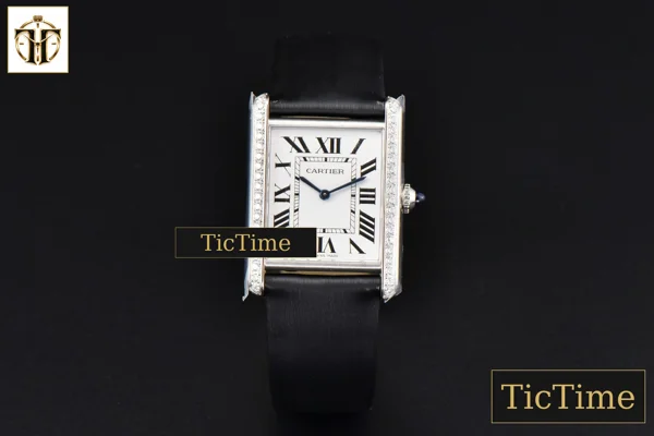Foto frontal — Tank Must Large 33.7×25.5mm K11F Diamond White Dial Brushed Calf Strap Quartz
