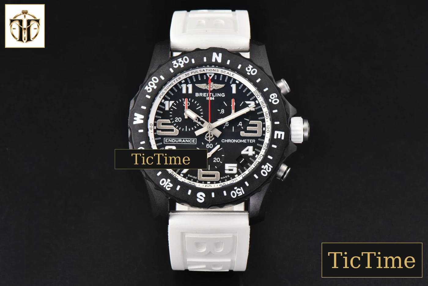 Vista frontal — Endurance Pro 44mm OF White Chronometer Dial White Rubber Strap Swiss Quartz
