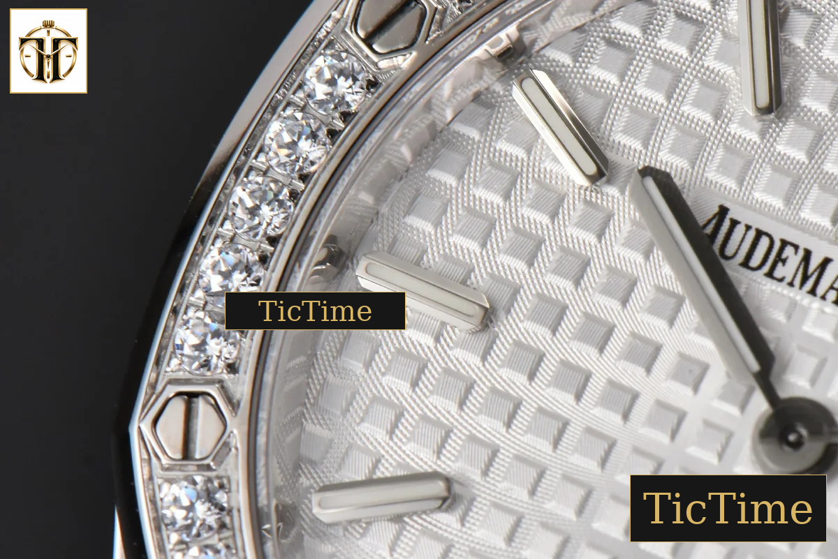 Royal Oak Ladies 33mm 8F Diamond White Dial SS Bracelet Swiss Quartz — foto 7