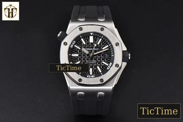 Foto frontal — Royal Oak Offshore Diver 15710 42mm APSF Black Dial Black Rubber Strap SA3120