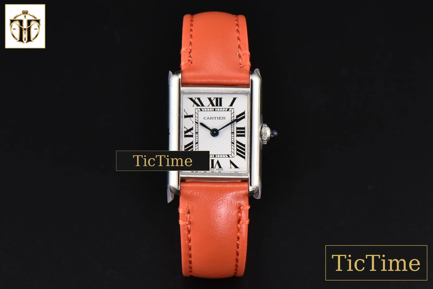 Vista frontal — Tank Must Small 29.5×22mm K11F White Dial Orange Smooth Strap Quartz