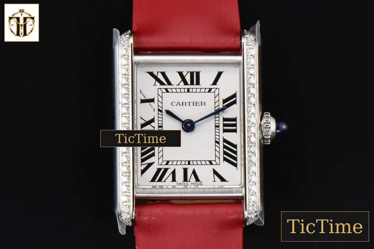 Tank Must Small 29.5×22mm K11F Diamond White Dial Red Smooth Strap Quartz — foto 2