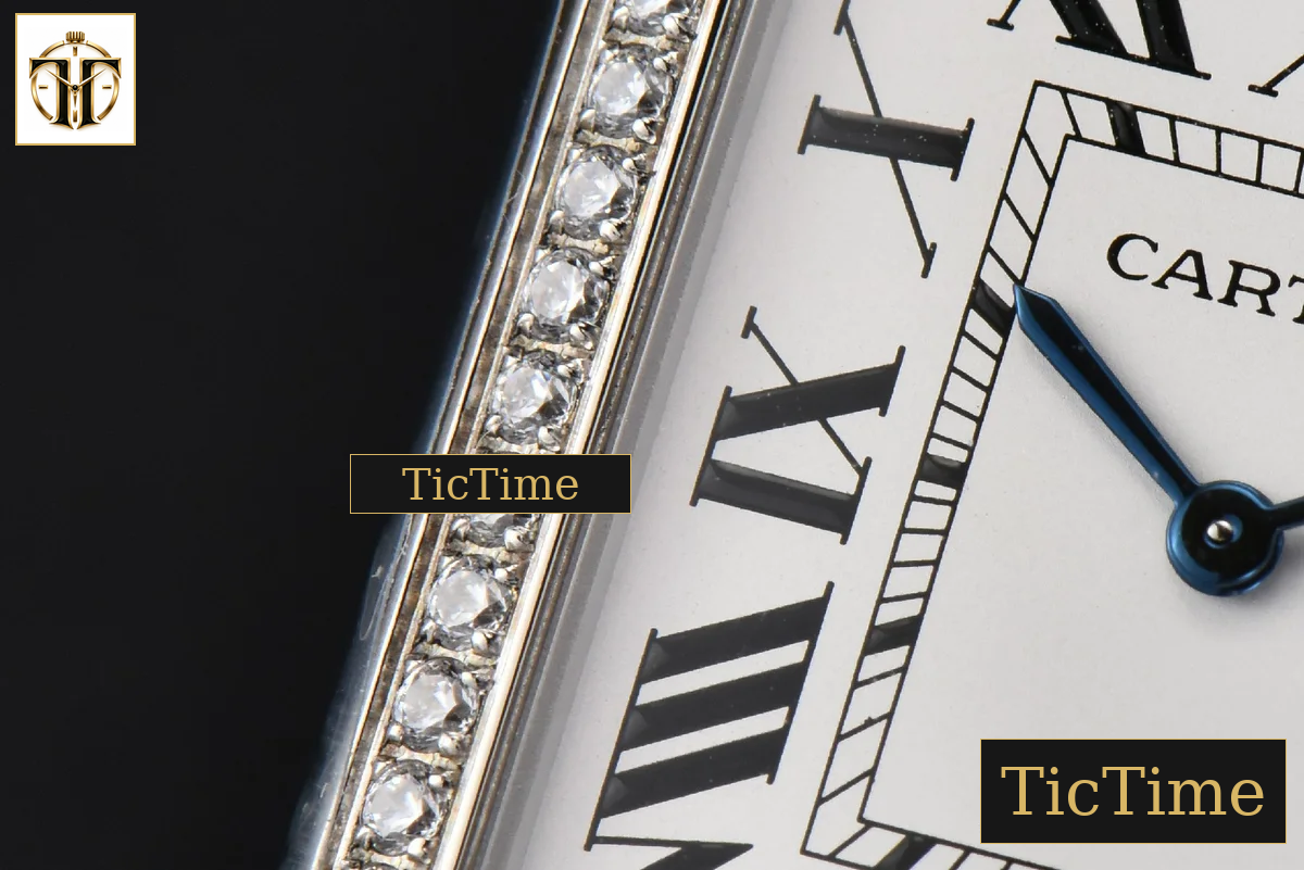 Tank Must Large 33.7×25.5mm K11F Diamond White Dial Black Litchi Grained Strap Quartz — foto 6