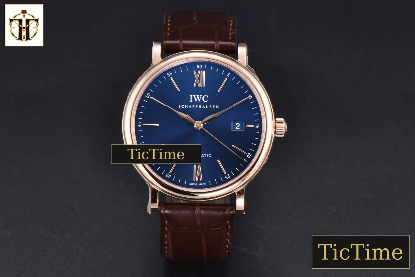 Vista frontal — Portofino 40mm V7F RG Blue Dial RG Marker Brown Leather Strap A2892
