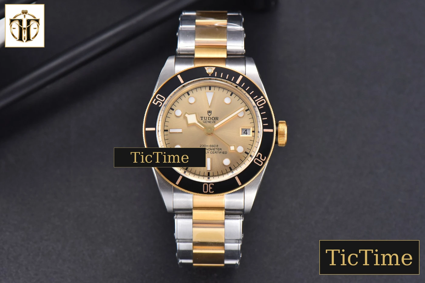 Vista frontal — Heritage Black Bay S&G 41mm ZF YG Dial YG/SS Bracelet A2824