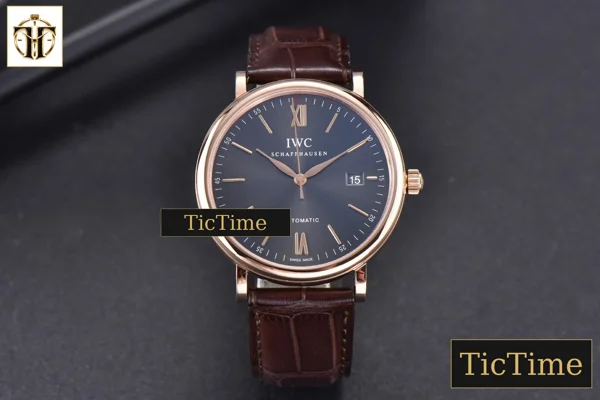 Foto frontal — Portofino ‘150 Years’ 40mm V7F RG Gray Dial RG Markers Brown Leather Strap / A2892