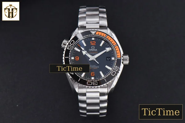 Foto frontal — Planet Ocean 600m 43.5mm VSF Black Dial 1/4 Orange Bezel SS Bracelet A8900
