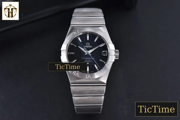Foto frontal — Constellation 38mm VSF SS Black Dial Stick Markers SS Bracelet A8500