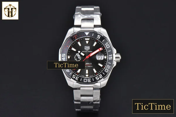 Foto frontal — Aquaracer Calibre 5 43mm OF Black ‘Lion’ Dial Red Hand SS Bracelet SW200