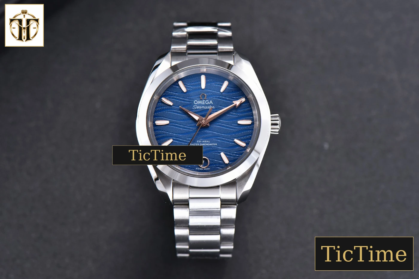 Vista frontal — Aqua Terra 150M Ladies 34mm VSF Blue Dial RG Marker SS Bracelet A8800