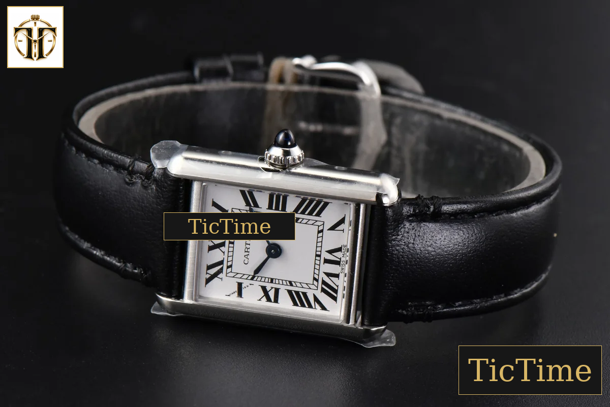 Tank Must Small 29.5×22 mm K11F White Dial Black Smooth Strap Quartz — foto 11