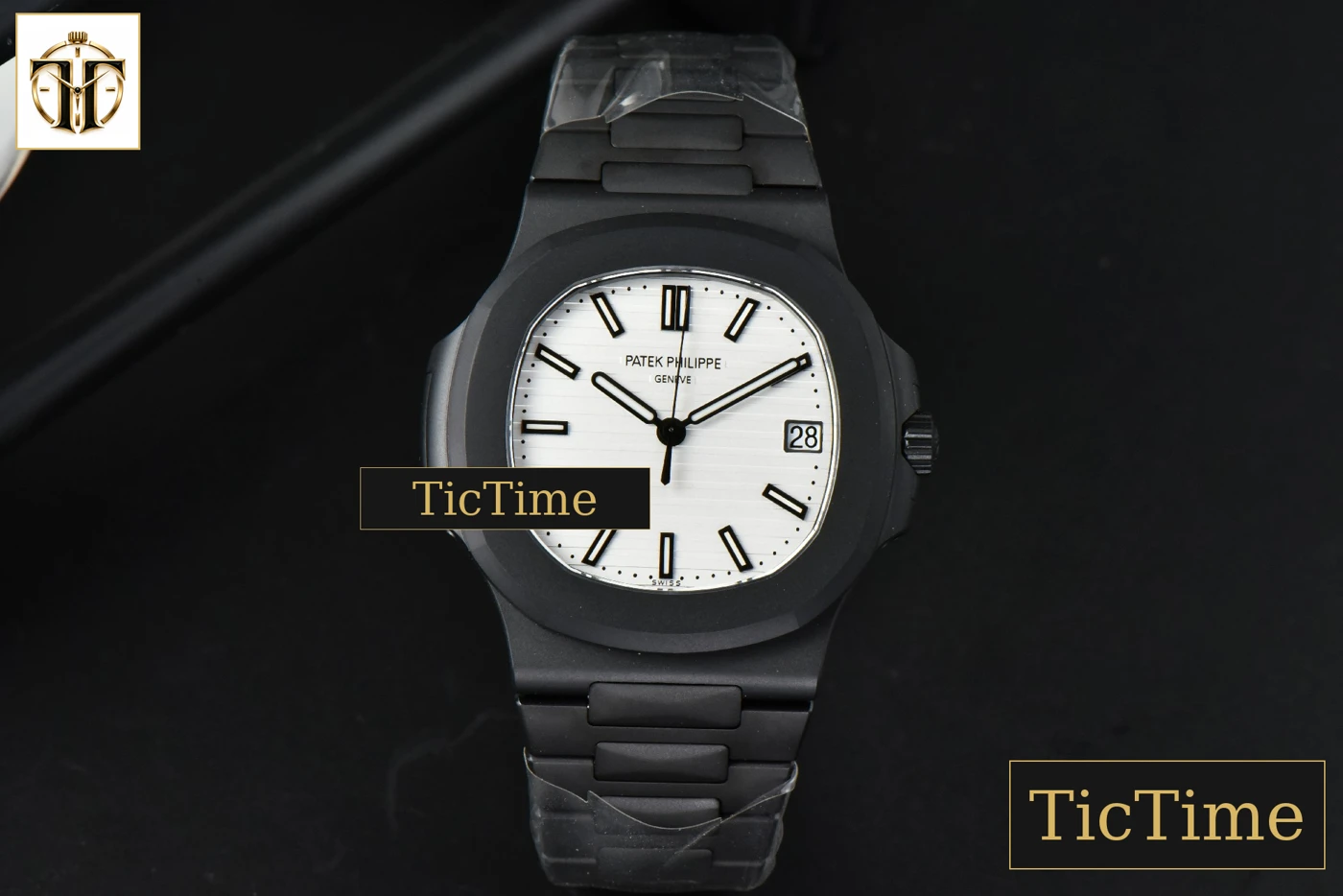 Vista frontal — Nautilus 5711 PPF PVD All Black White Textured Dial PVD Bracelet 324CS V4