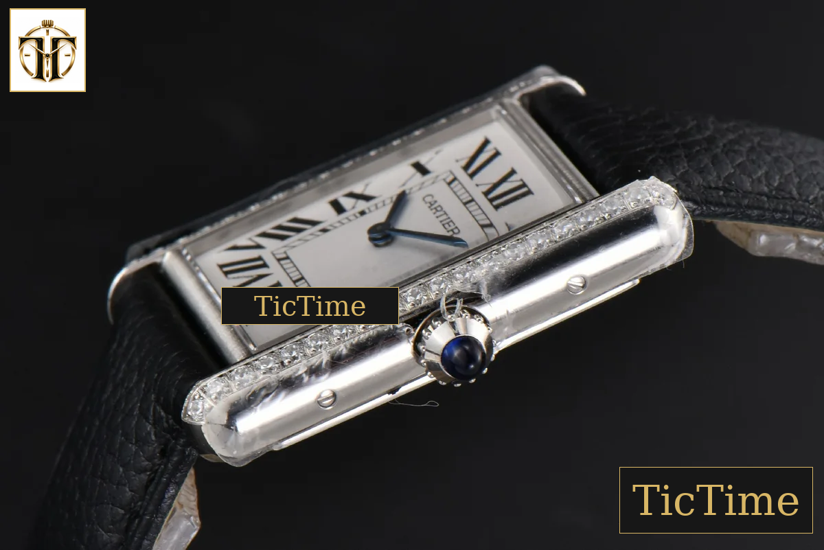Tank Must Large 33.7×25.5mm K11F Diamond White Dial Black Litchi Grained Strap Quartz — foto 9