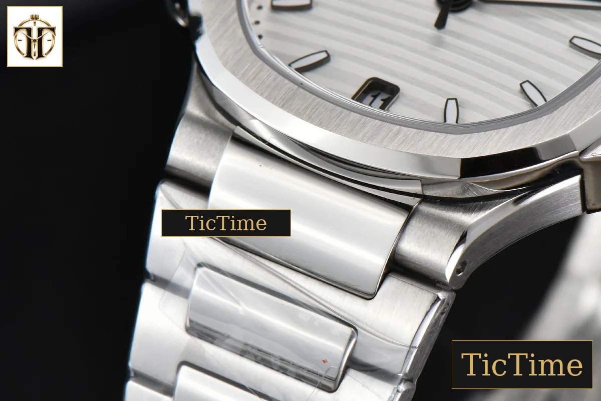 Nautilus Ladies 7118 35mm 3KF White Dial SS Bracelet A324 — foto 11