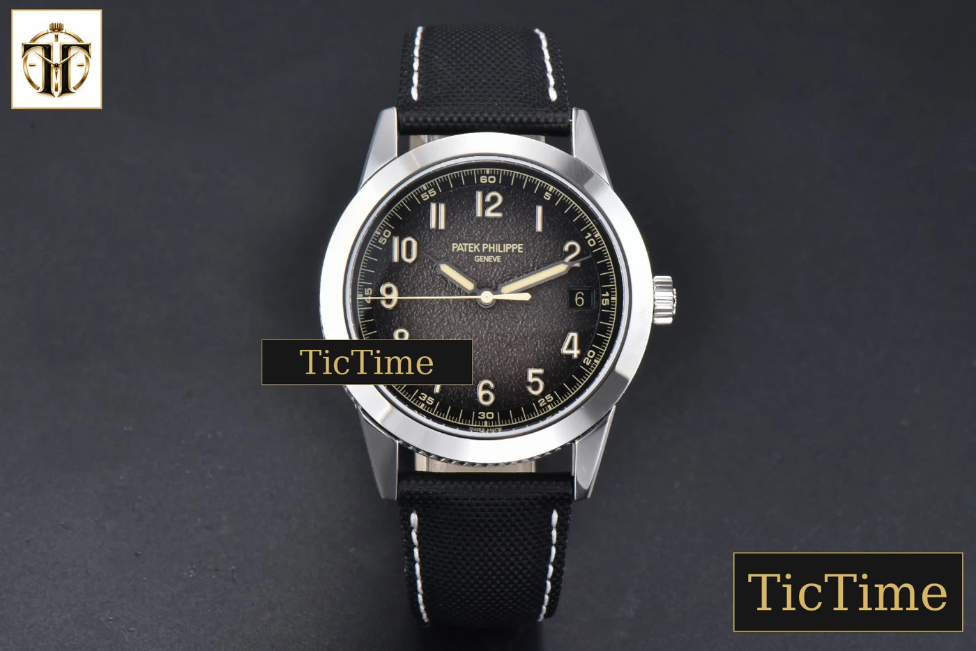 Vista frontal — Calatrava 5226G 40mm PPF Gray Dial Nylon Strap Mod MY9015