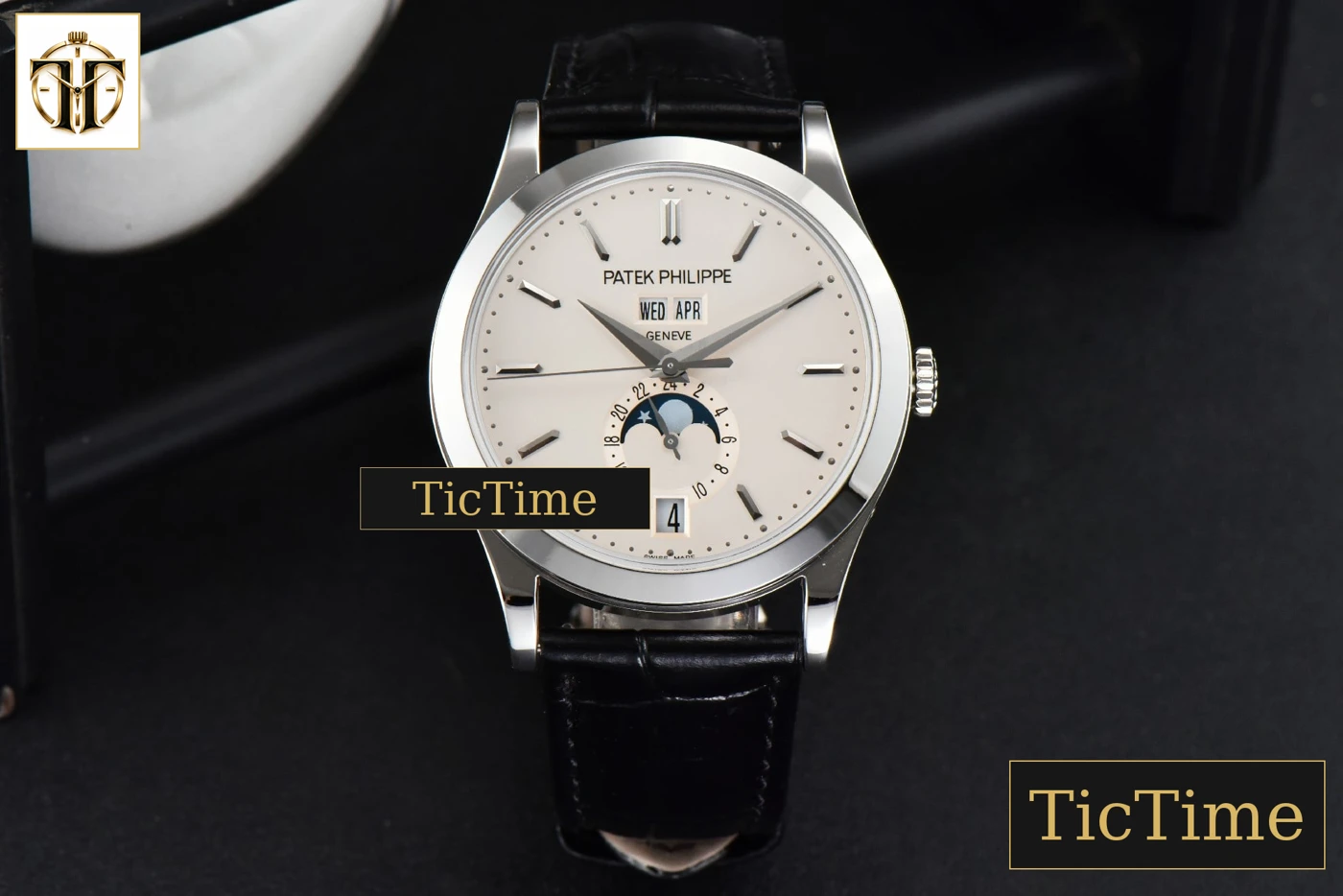 Vista frontal — Complications 5396 38.5mm ZF White Dial Moonphase Stick Markers Black Leather Strap MY9015