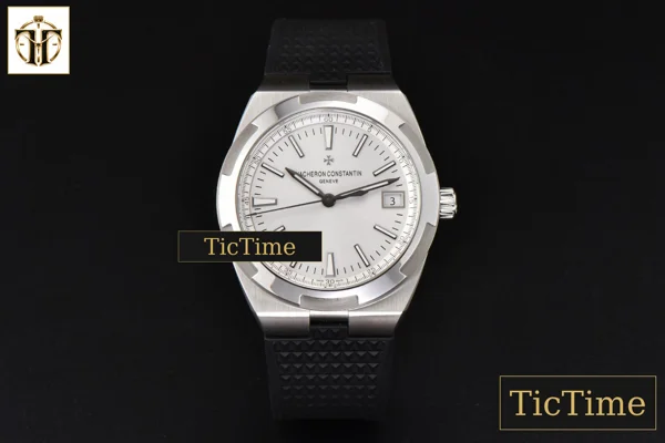 Foto frontal — Overseas 4500V 41mm ZF Silver Dial Black Rubber Strap A5100