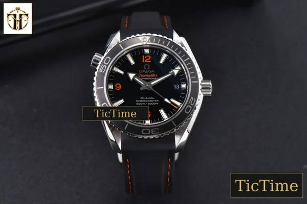 Foto frontal — Planet Ocean 600m 42mm VSF Black Dial Orange Marker Rubber Strap A8500