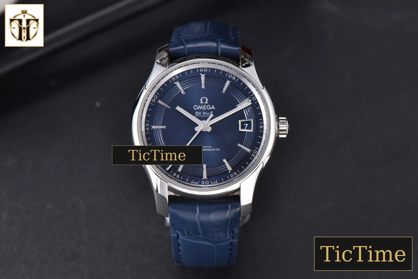 Vista frontal — De Ville Hour Vision 41mm VSF Blue/Silver Dial Blue Croco Strap A8500