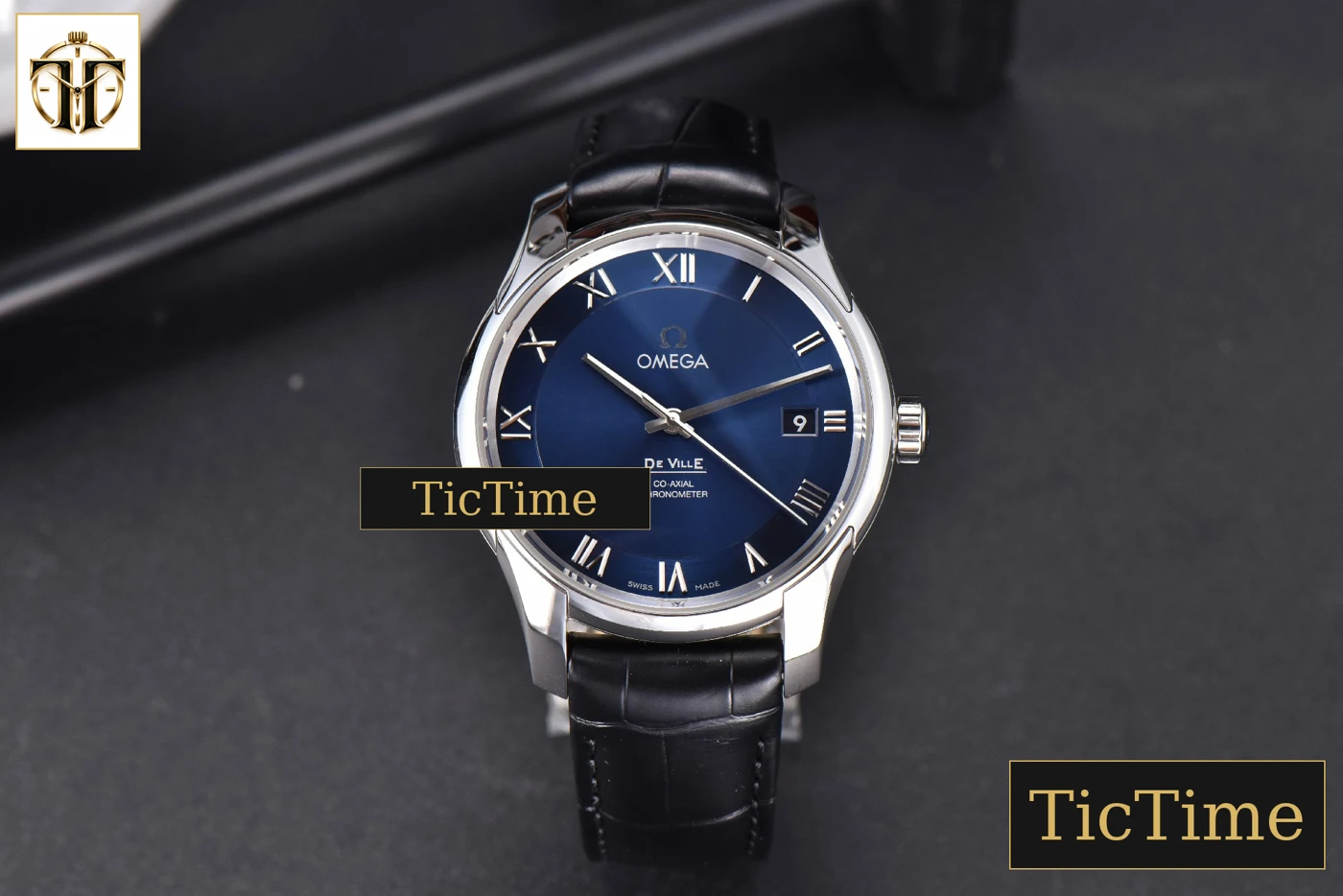 Vista frontal — De Ville Hour Vision 41mm VSF Blue Dial Black Croco Strap A8500