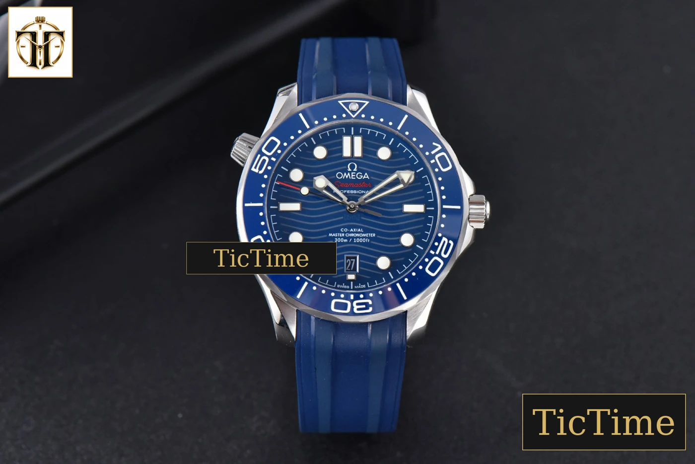 Vista frontal — Seamaster Diver 42mm VSF SS 300M Blue Dial Rubber Strap A8800