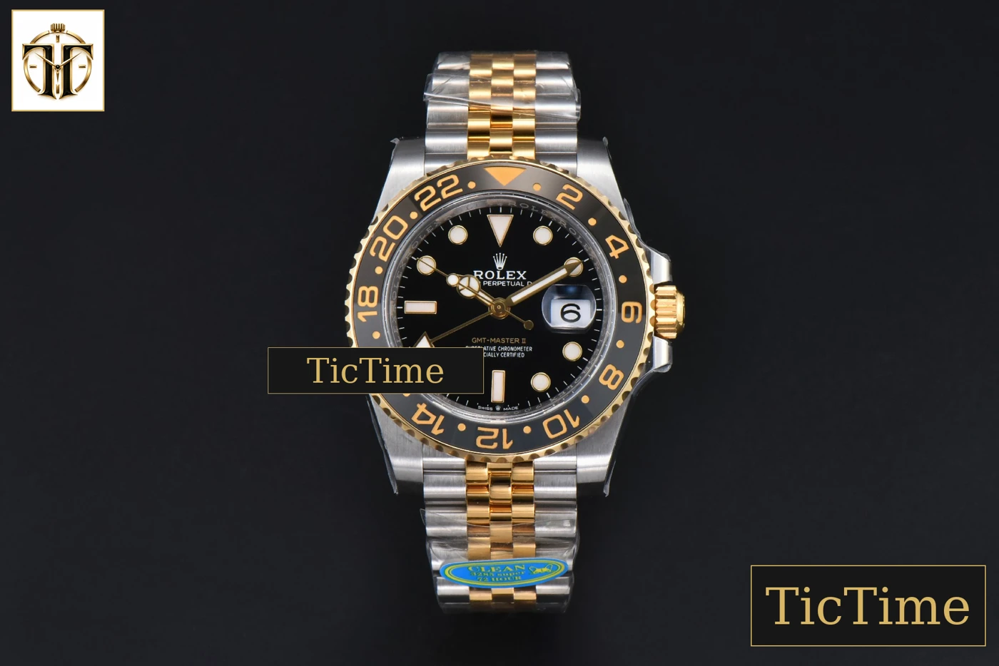 Vista frontal — GMT Master II 126713 40mm Clean Factory YG/SS Black/Gray Bezel Black Dial Jubilee Bracelet DD3285