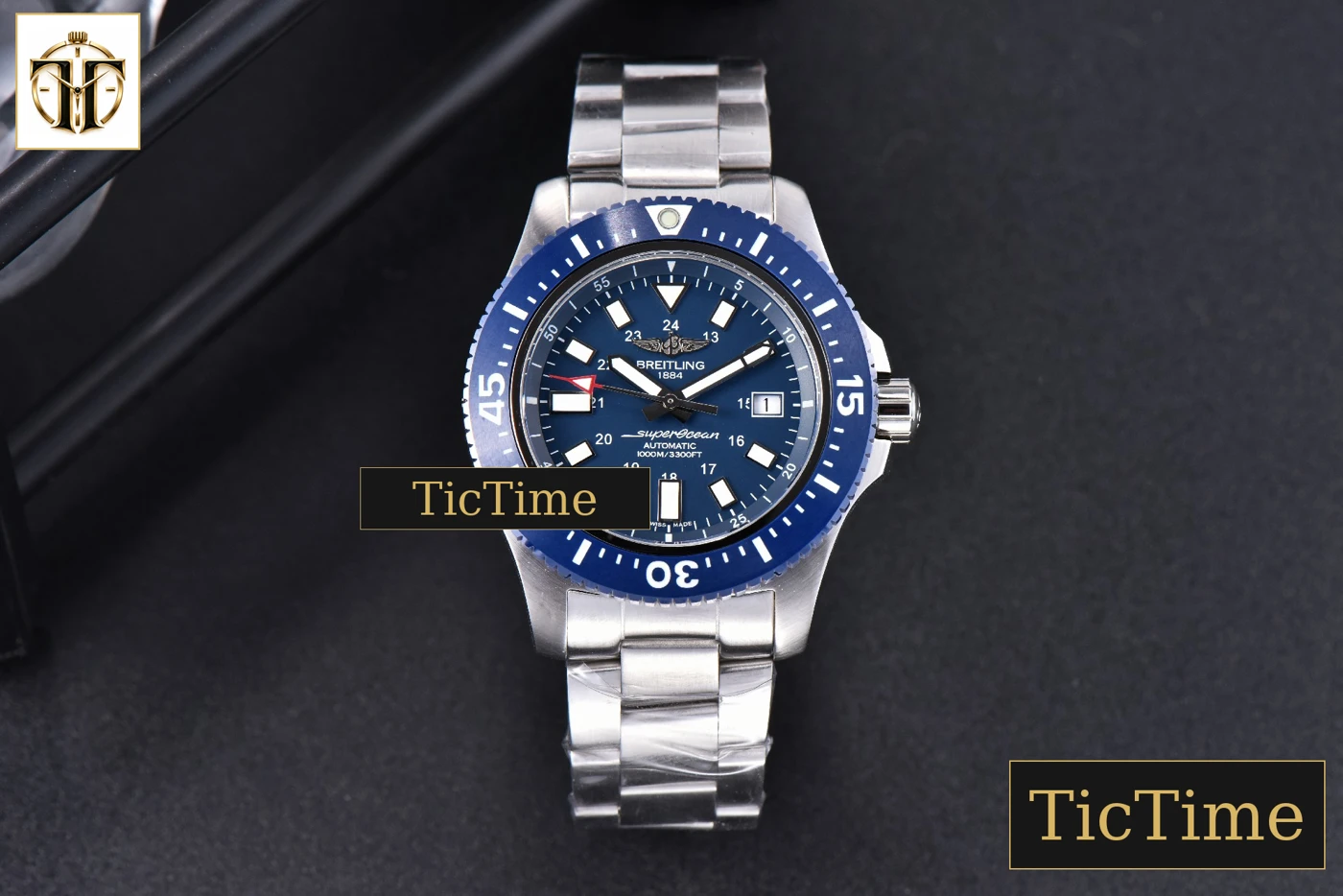 Vista frontal — Superocean 44mm TF Black Ceramic Blue Dial SS Bracelet A2824