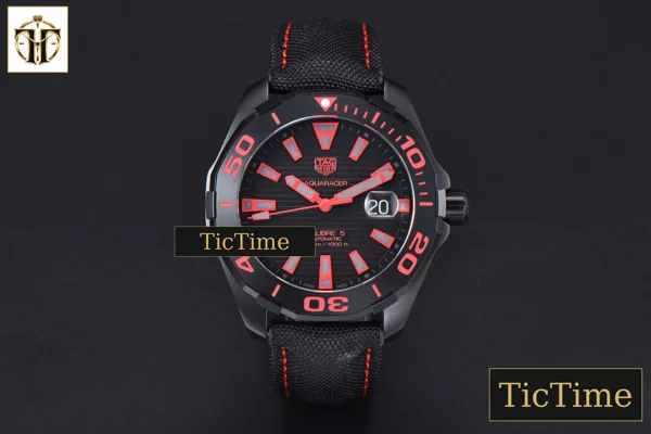Foto frontal — Aquaracer Calibre 5 43mm OF Ceramic Black Red Hand Dial Black Nylon Strap SW200