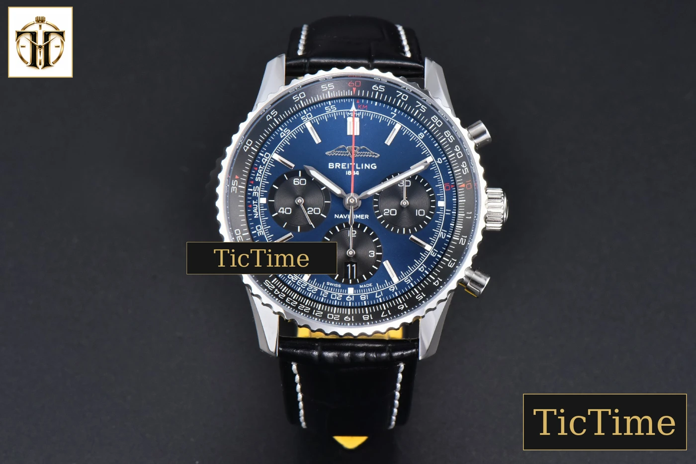 Vista frontal — Navitimer B01 43mm BLSF Blue Dial Black Leather Strap A7750