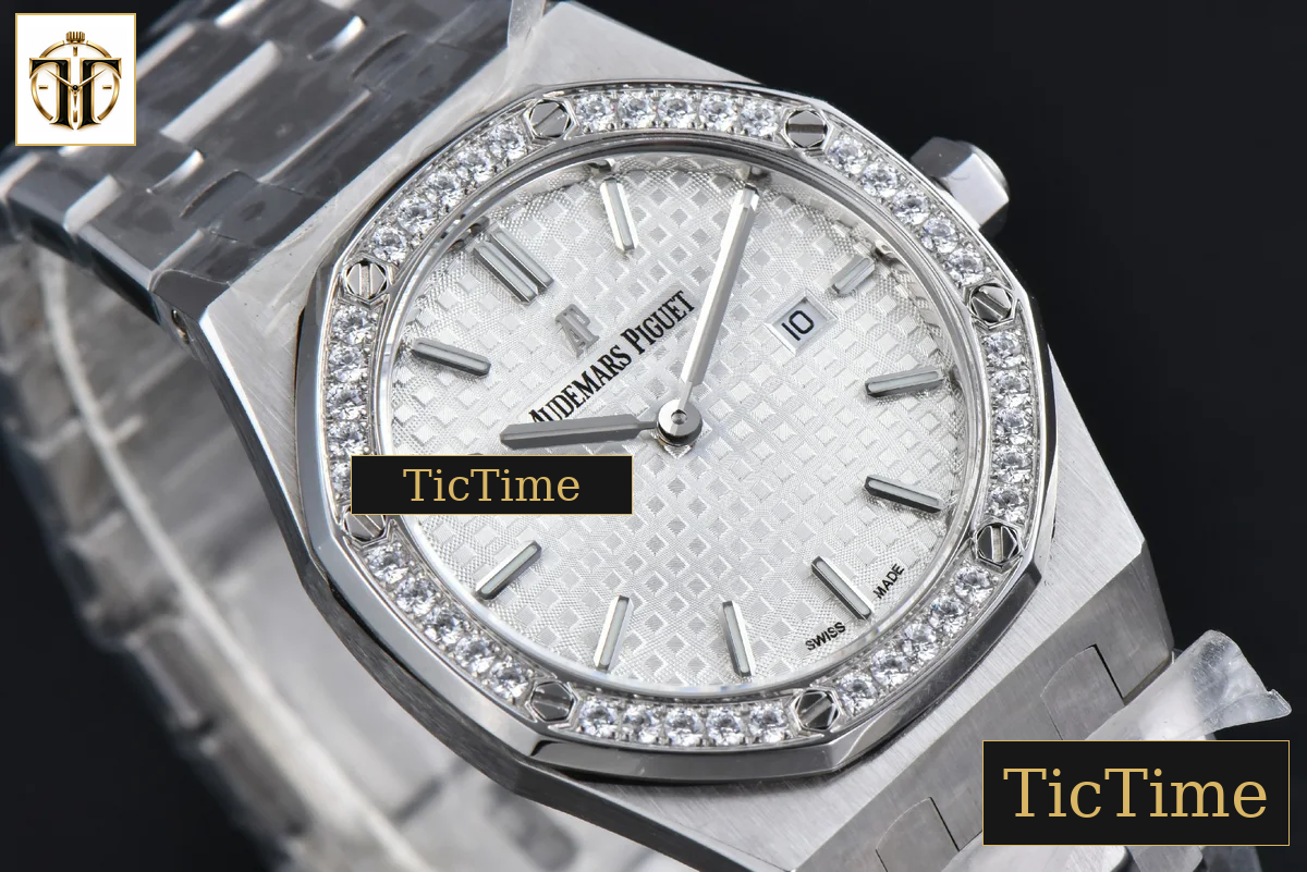 Royal Oak Ladies 67650ST 33mm V7F White Dial Diamond Bezel SS Bracelet Quartz — foto 12