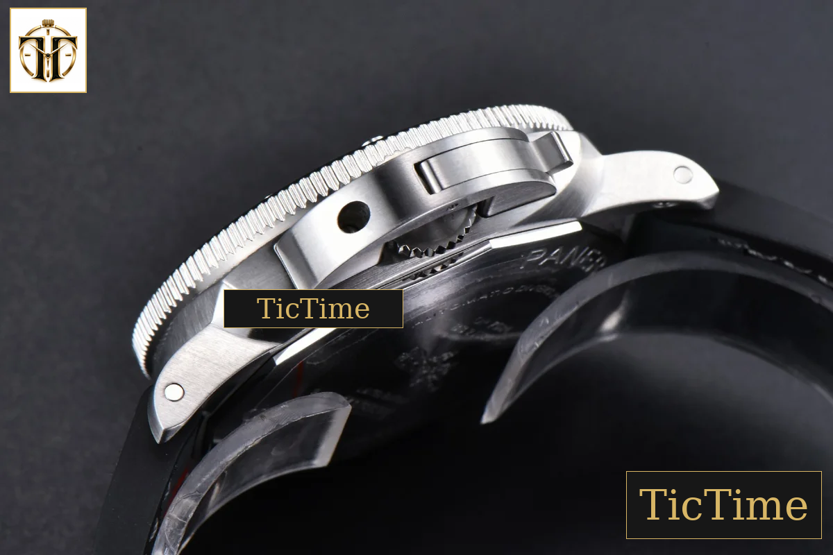 Submersible Luna Rossa PAM1579 42mm VSF White Dial Gummy Strap P900 — foto 15