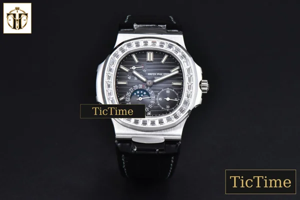 Foto frontal — Nautilus 5712 40mm PPF Diamond Blue Dial Moonphase Leather Strap V4 A240