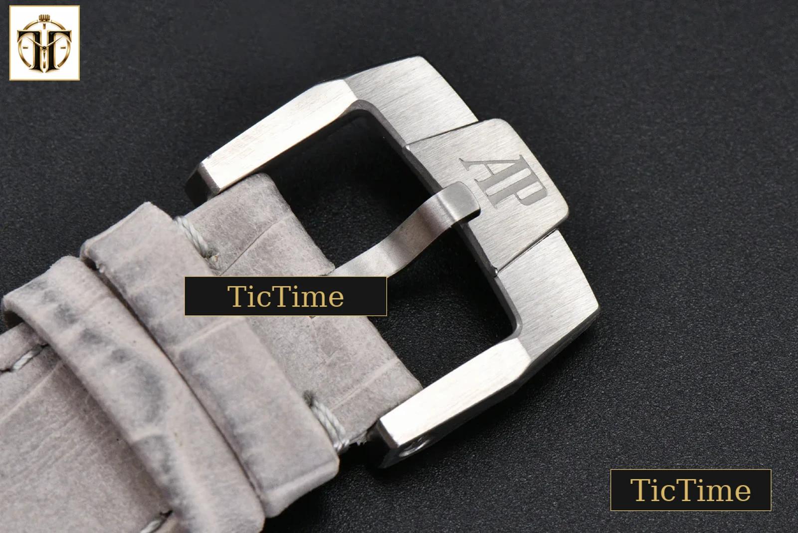 Code 11.59 Chrono 26393 41mm APSF Silver Dial Gold Hands Gray Leather Strap SA4401 — foto 22