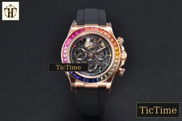 Foto frontal — Daytona 40mm GETF PVD RG Carbon Rainbow Diamond Skeleton Dial Black Rubber Strap SA4130