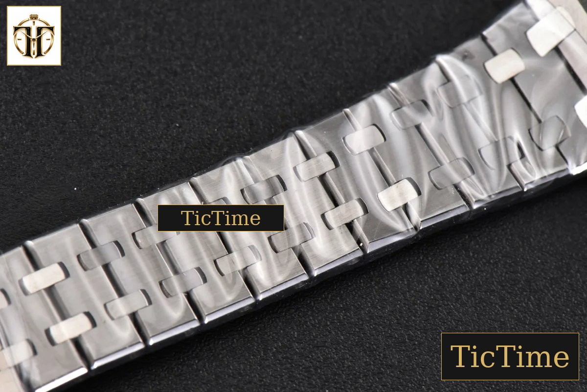 Royal Oak Ladies 33mm 8F White Dial SS Bracelet Swiss Quartz — foto 24