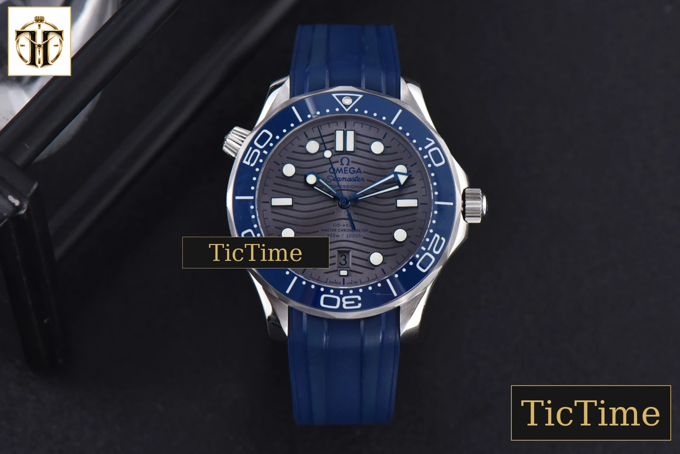Vista frontal — Seamaster Diver 42mm VSF SS 300M Gray Dial Rubber Strap VS8800