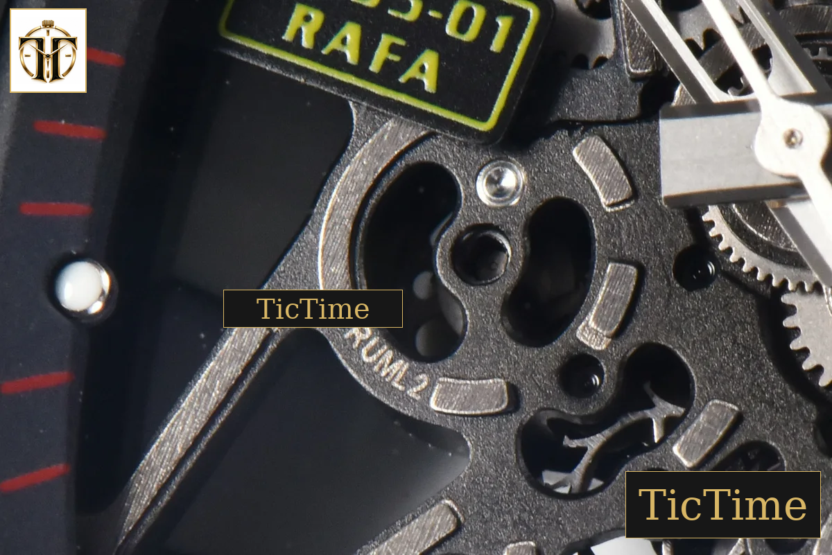 RM035-02 42mm T+F White Forged Carbon Skeleton Dial Red Crown Yellow Rubber Strap RMUL2 — foto 9