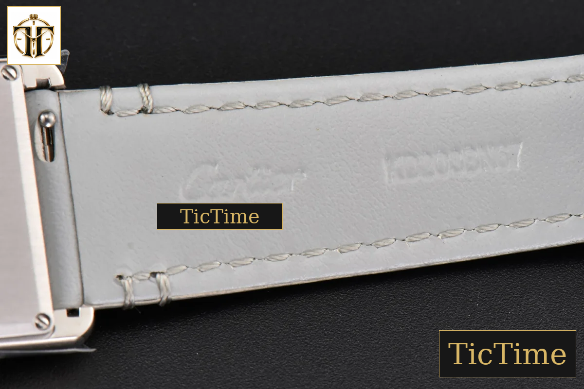 Tank Must Large 33.7×25.5mm K11F White Dial Gray Smooth Calf Strap Quartz — foto 24