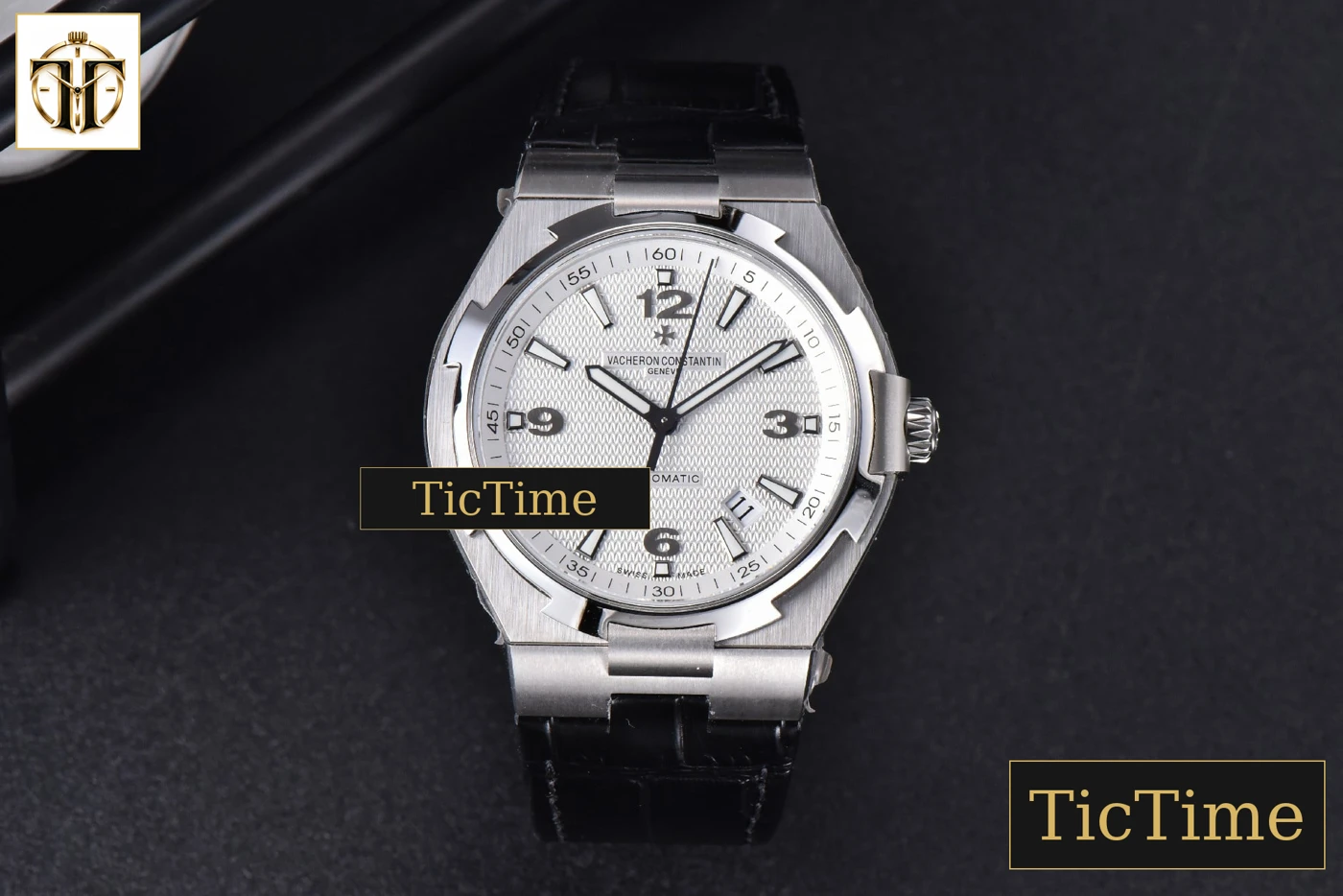 Vista frontal — Overseas 47040 42mm MKF White Textured Dial Leather Strap 9015