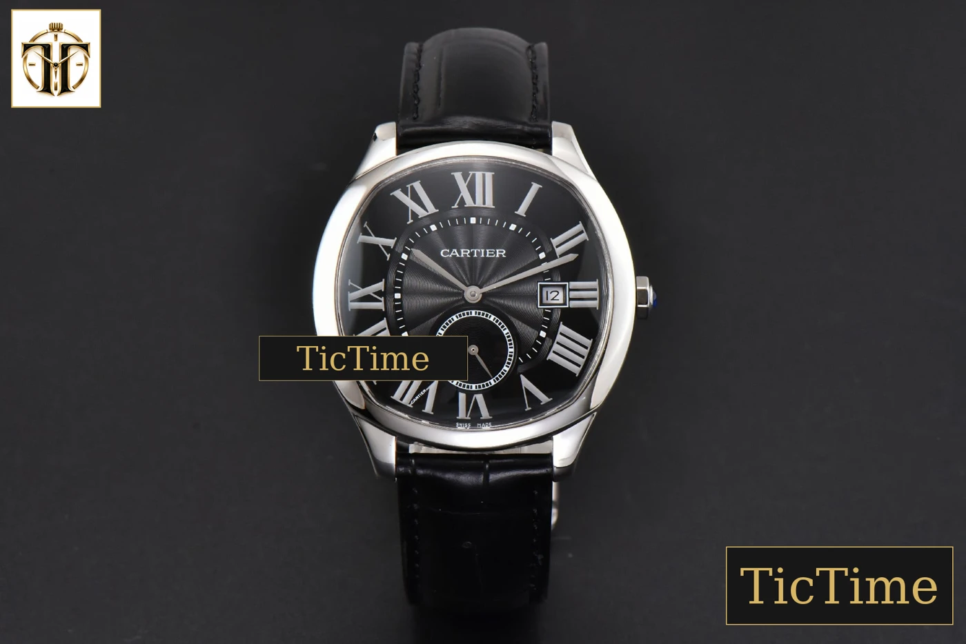 Vista frontal — Drive de Cartier 40mm APSF Black Dial Black Leather Strap A23J