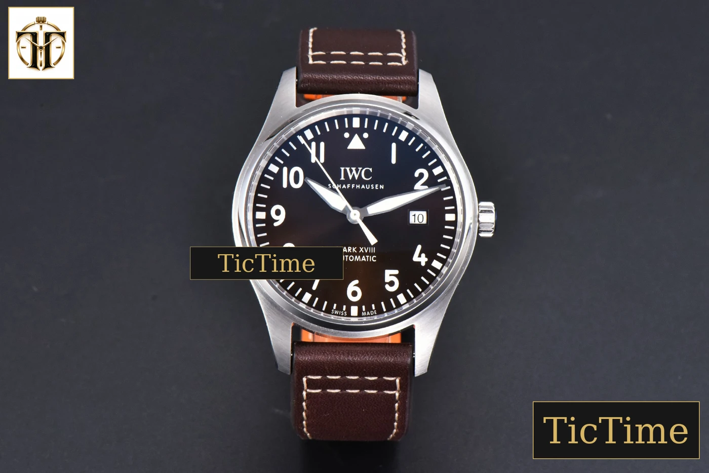 Vista frontal — Mark XVIII IWC327003 40mm V7F Brown Dial Brown Leather Strap A2892