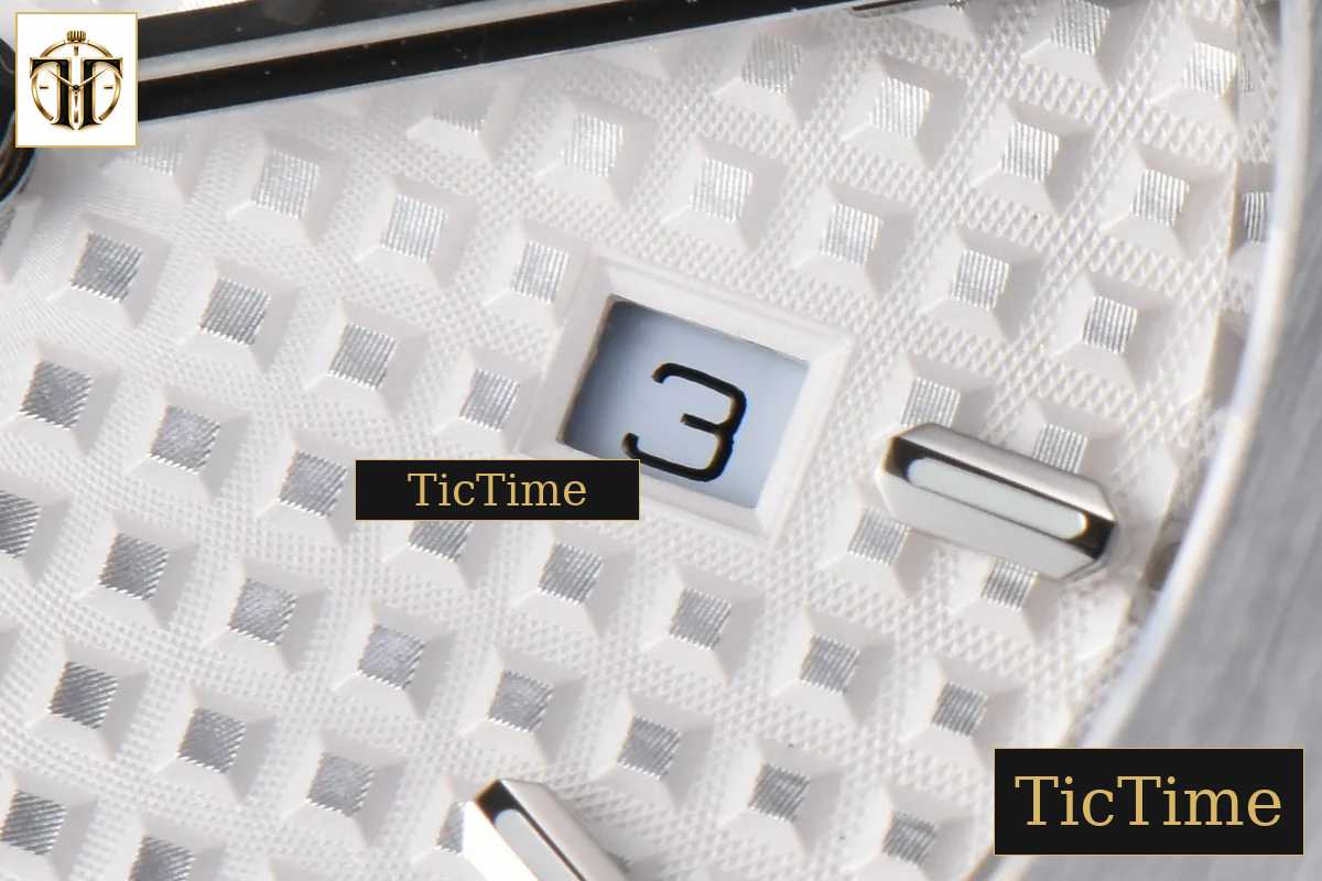 Royal Oak Ladies 67650ST 33mm ZF SS White Dial SS Bracelet Quartz — foto 8