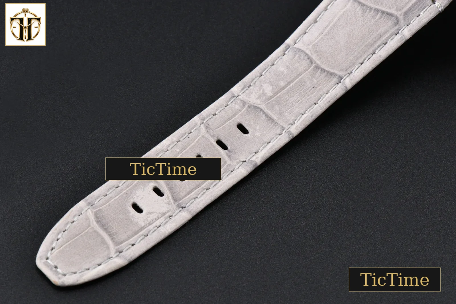 Code 11.59 Chrono 26393 41mm APSF Silver Dial Gold Hands Gray Leather Strap SA4401 — foto 23