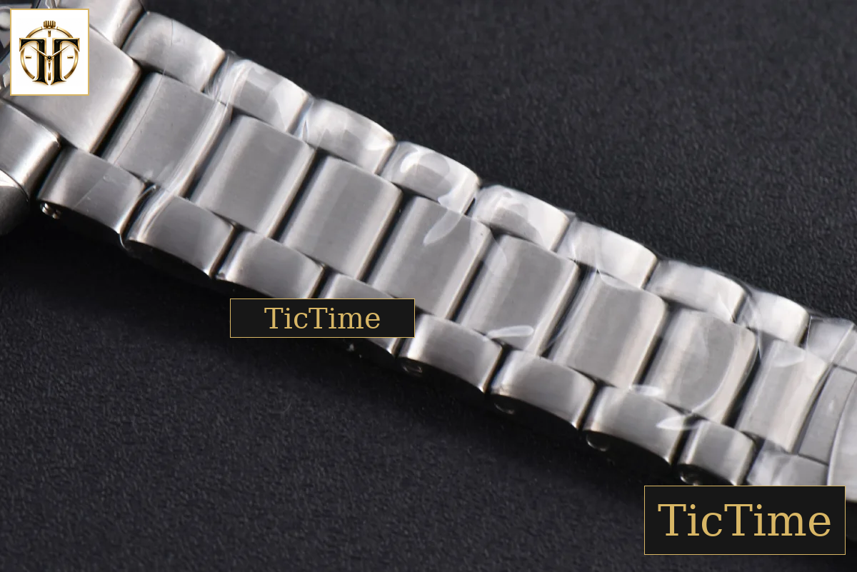 Planet Ocean 600m 42mm VSF Black Dial SS Bracelet A8500 — foto 25