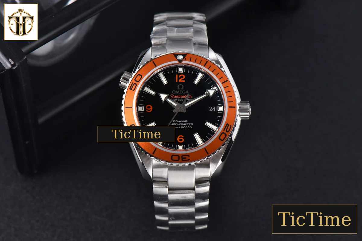 Planet Ocean 600m 42mm VSF Black Dial Orange Bezel SS Bracelet A8500 — foto 3