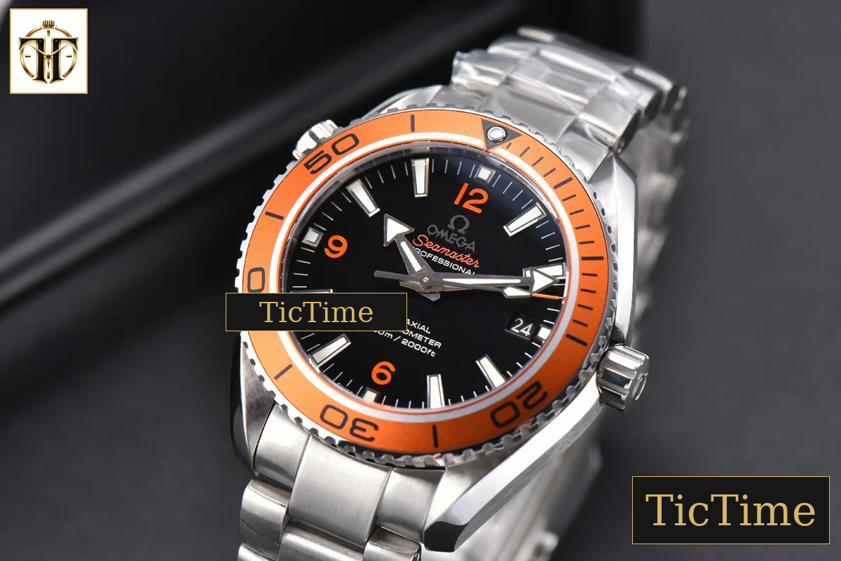Planet Ocean 600m 42mm VSF Black Dial Orange Bezel SS Bracelet A8500 — foto 5